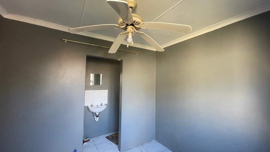 5 Bedroom Property for Sale in Beacon Bay Eastern Cape